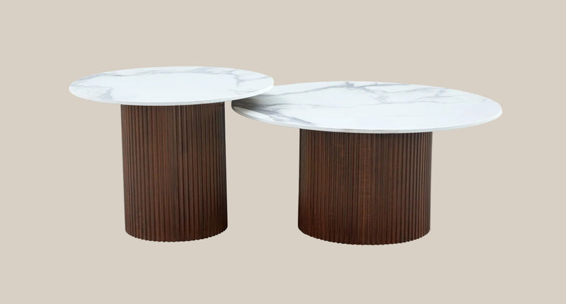 Renwick — Table basse gigogne en céramique marbre blanc en situation