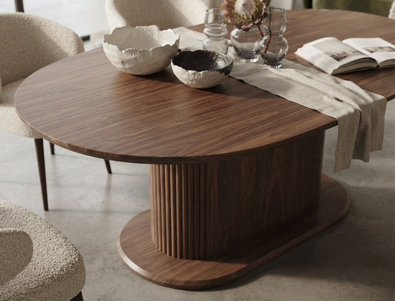 Eveholt — Table à manger en MDF effet noyer en situation