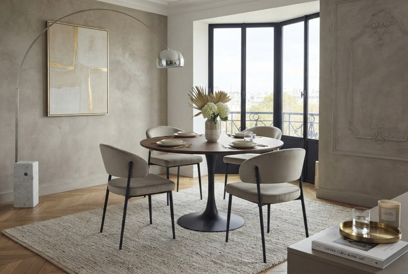 Winford — Chaise en velours taupe, piètement métal noir en situation