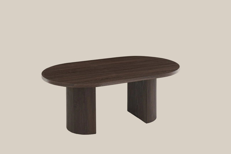 Delmore — Table basse en bois effet noyer en situation
