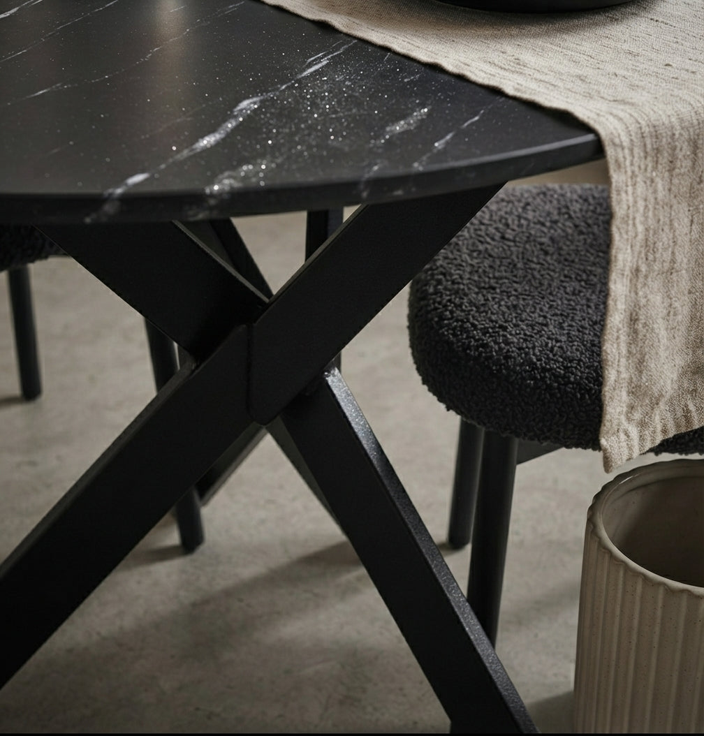 Falthorpe — Table à manger en marbre effet noir — vue 1