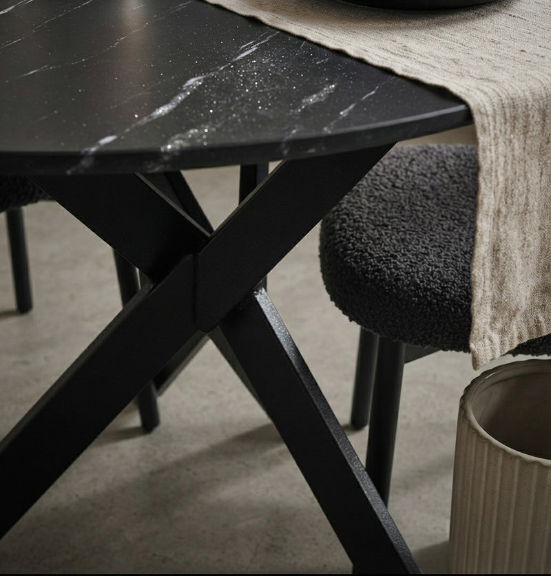 Falthorpe — Table à manger en marbre effet noir en situation