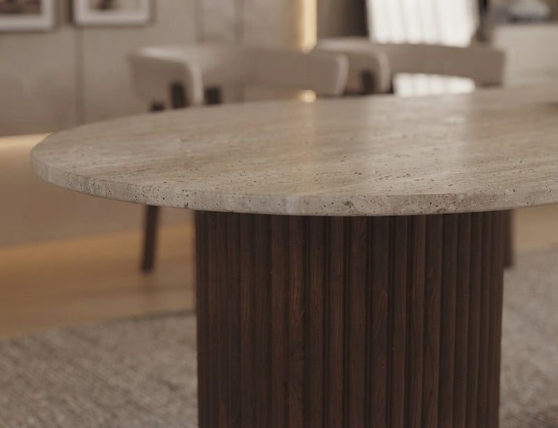 Halgate — Table à manger en céramique effet travertin mat en situation