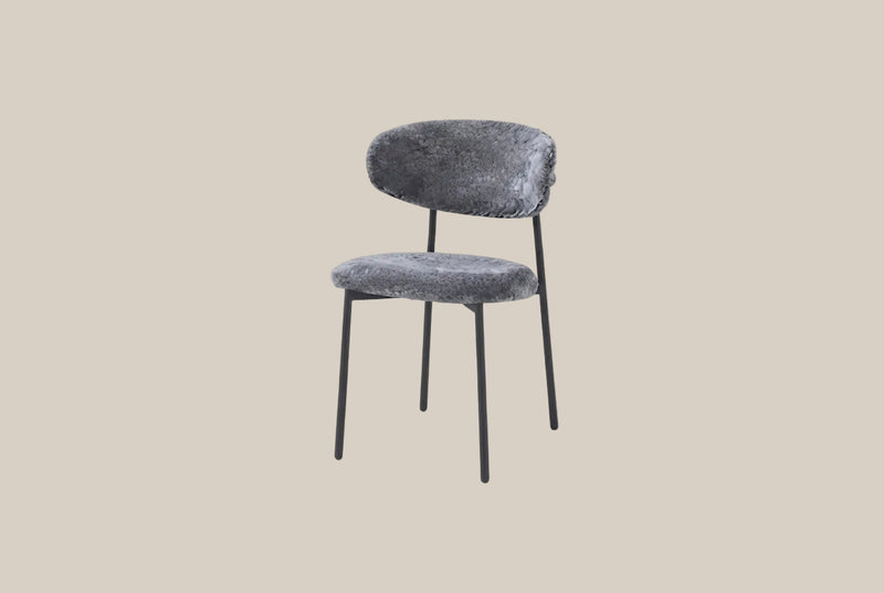 Pendle — Chaise en serge anthracite, piètement métal noir