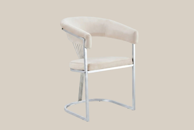 Falmere — Chaise avec accoudoirs en velours beige, piètement chrome