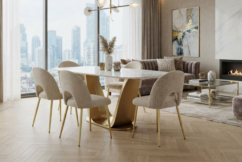 Netherby — Chaise en tissu marbella marron glacé, piètement gold en situation