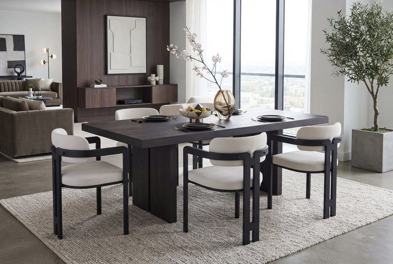 Blackwell — Chaise en velours beige, piètement métal noir en situation