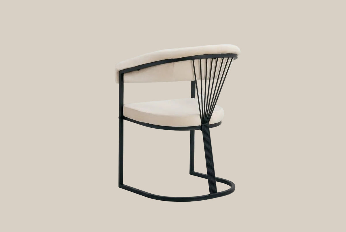 Falmere — Chaise avec accoudoirs en velours beige, piètement métal noir — vue 3