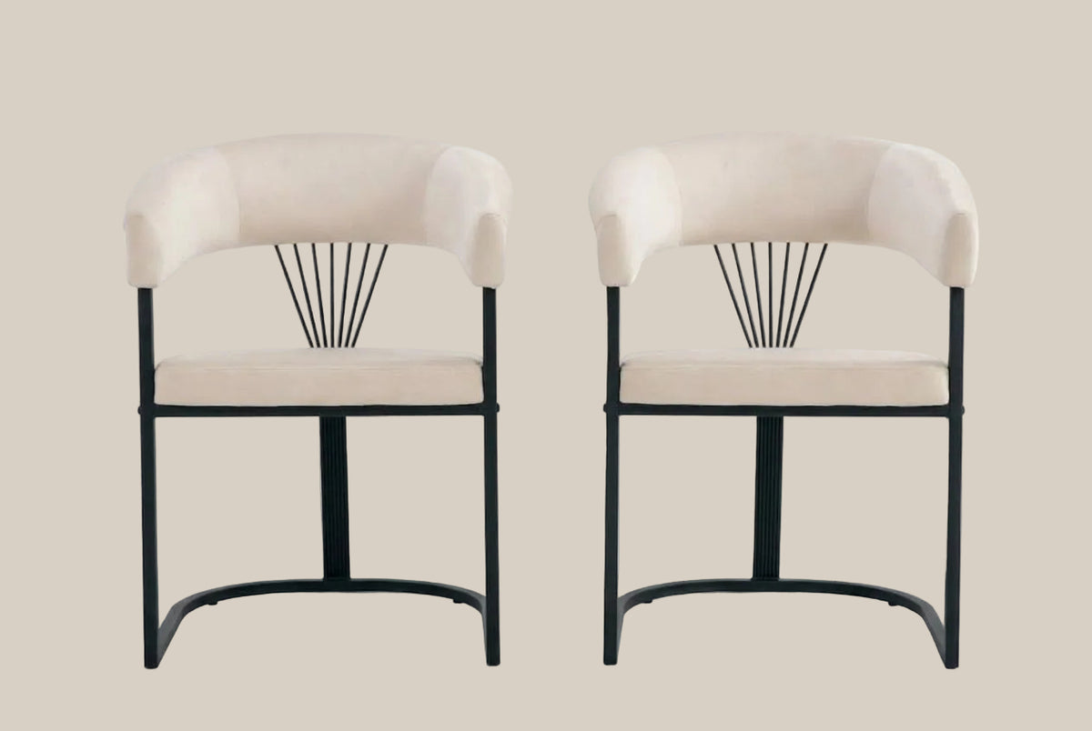 Falmere — Chaise avec accoudoirs en velours beige, piètement métal noir — vue 4