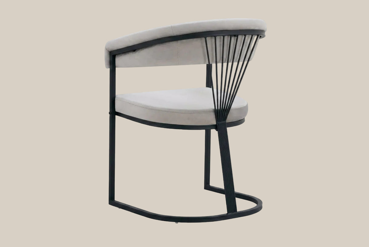 Falmere — Chaise avec accoudoirs en velours gris, piètement métal noir — vue 3