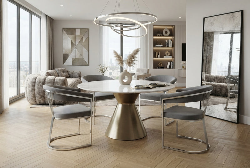 Falmere — Chaise avec accoudoirs en velours gris silver, piètement chrome en situation