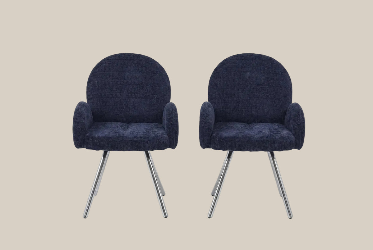 Grovedon — Chaise avec accoudoirs en velours bleu, piètement chrome — vue 4