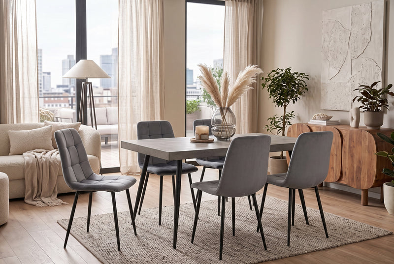 Hazelby — Chaise en velours gris, piètement métal noir en situation