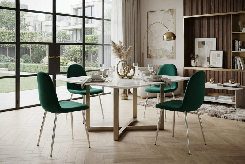 Marchmont — Chaise en velours vert sapin, piètement chromé en situation