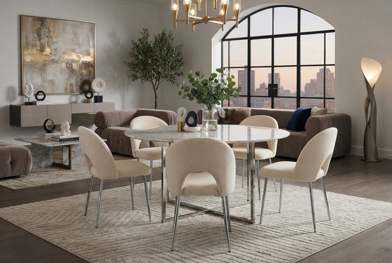 Netherby — Chaise en molletonné doudou beige, piètement chromé en situation