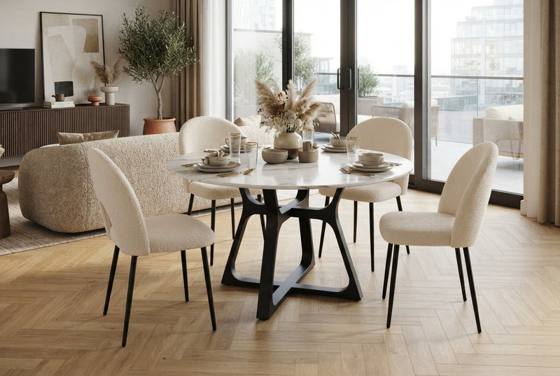 Netherby — Chaise en molletonné doudou beige, piètement métal noir en situation
