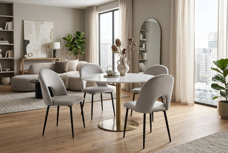 Netherby — Chaise en velours gris, piètement métal noir en situation