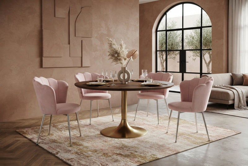 Tavistock — Chaise en velours rose, piètement chromé en situation