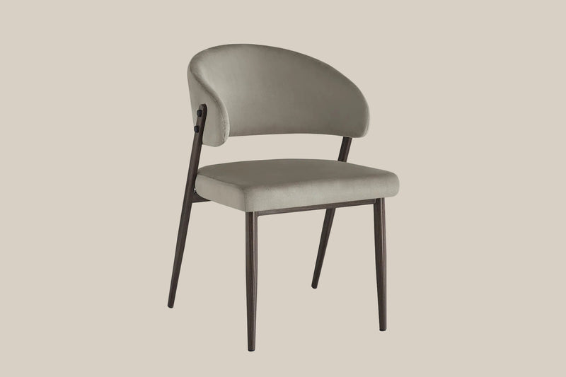 Winford — Chaise en velours taupe, piètement effet noyer