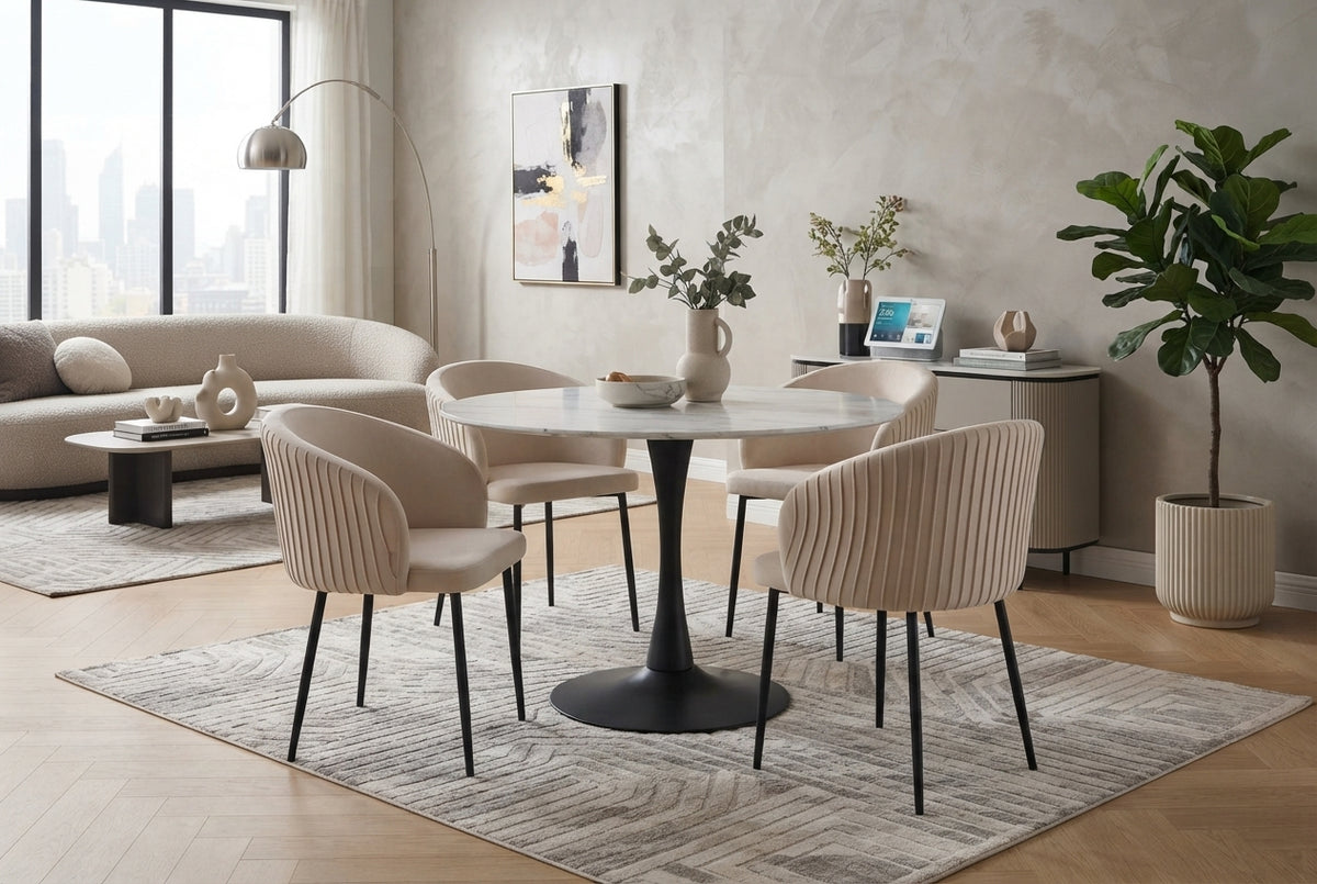 Wolvercote — Chaise avec accoudoirs en simili cuir beige, piètement métal noir — vue 1