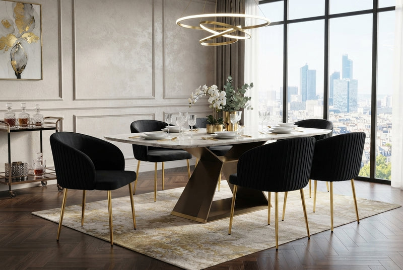Wolvercote — Chaise avec accoudoirs en simili cuir noir, piètement gold en situation